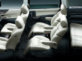 Nissan Elgrand 2.5 250 Highway Star S Jet Black Urban Chrome (01.2020 - 09.2020) 8