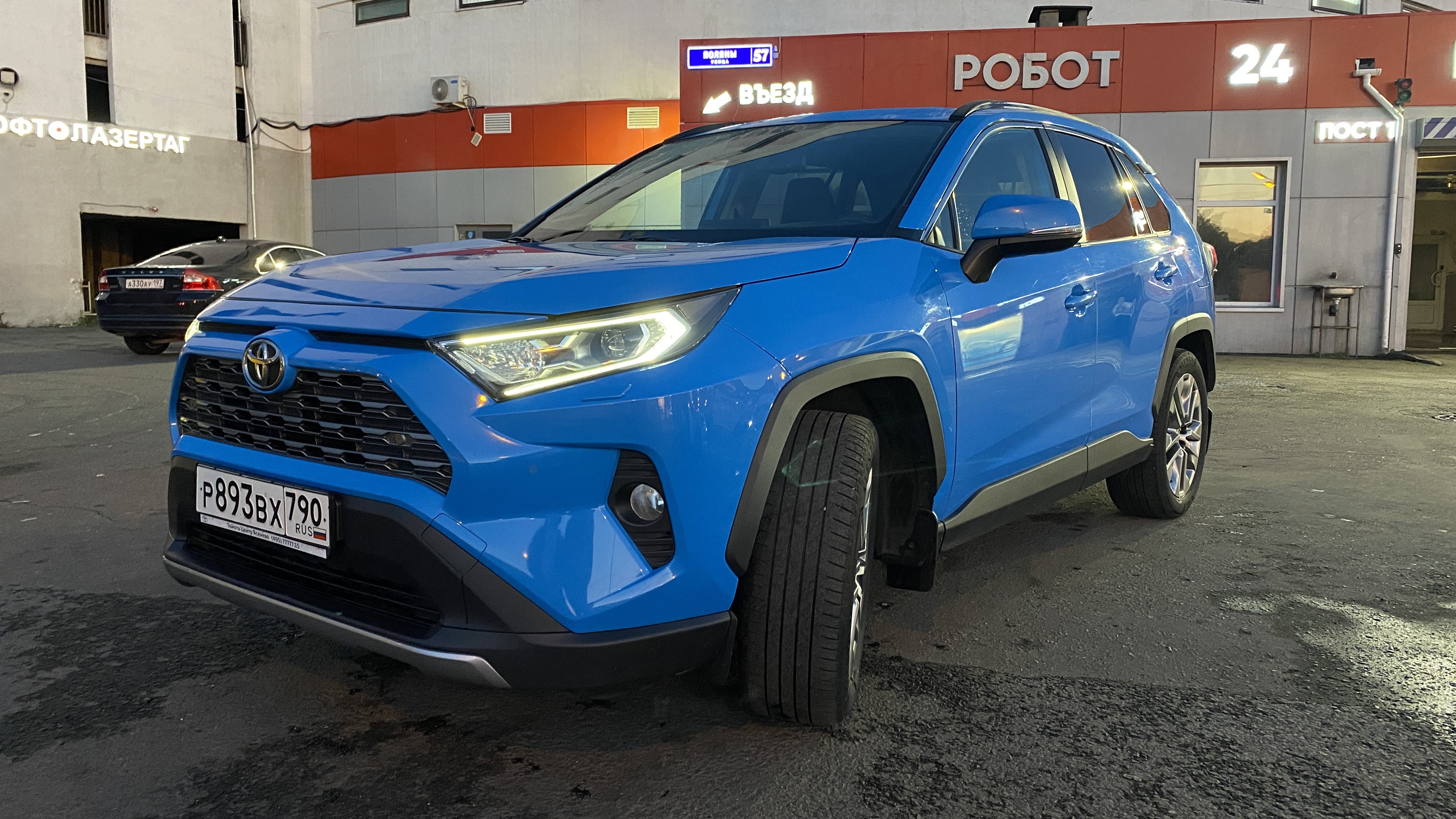 Продаётся! Автомобиль Toyota RAV 4 2020.09 4WD CVT пробег 123000 км. Максимальная комплектация с допами.