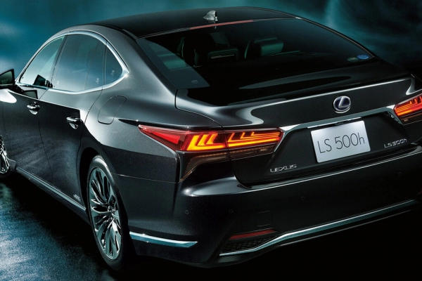 Lexus LS500h рестайлинг 2020, седан, 5 поколение (11.2020 - н.в.)