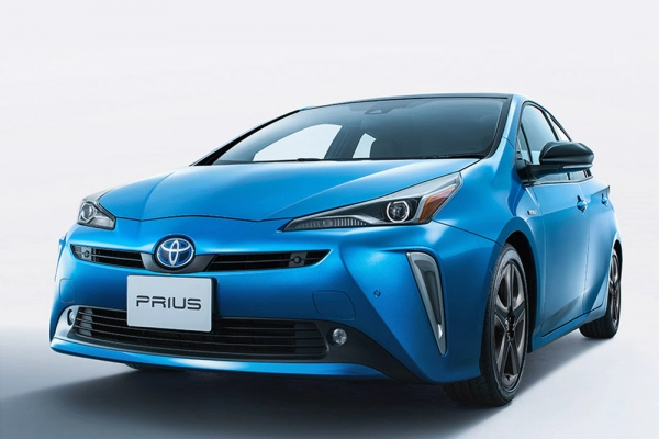 Toyota Prius рестайлинг 2018, лифтбек, 4 поколение (11.2018 - 01.2023)
